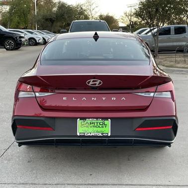 2025 Hyundai ELANTRA SE