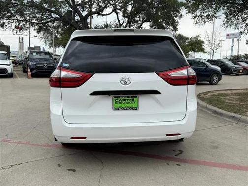 2019 Toyota Sienna SE