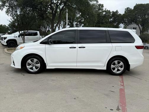 2019 Toyota Sienna SE