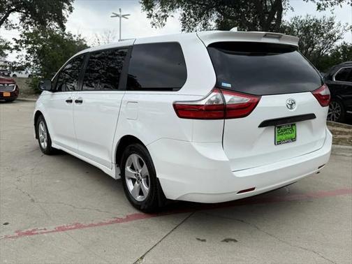 2019 Toyota Sienna SE
