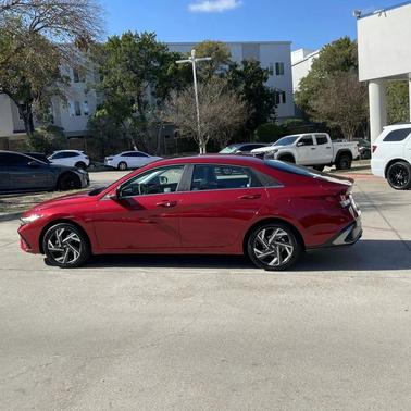 2025 Hyundai ELANTRA Limited
