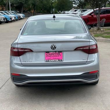 Platinum Gray Metallic 2024 Volkswagen Jetta 1.5T SE