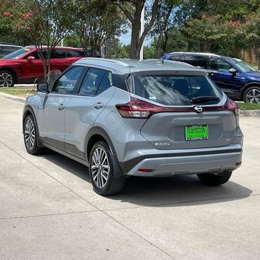Boulder Gray Pearl 2023 Nissan Kicks SV