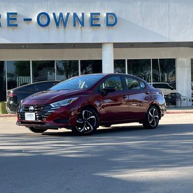 Scarlet Ember Tintcoat 2024 Nissan Versa 1.6 S