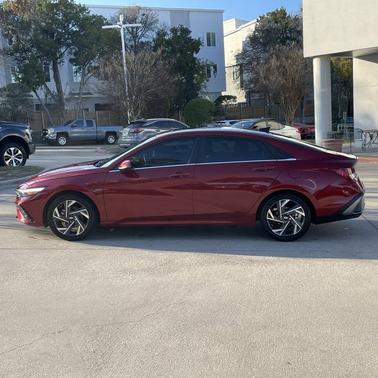 2025 Hyundai ELANTRA Limited