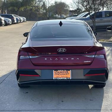 2025 Hyundai ELANTRA Limited