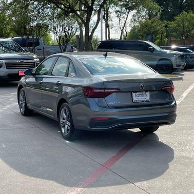 Platinum Gray Metallic 2024 Volkswagen Jetta 1.5T SE