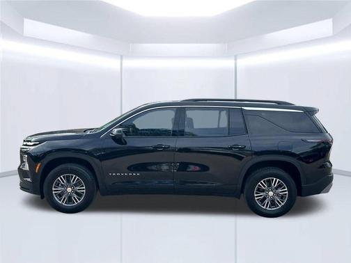 Mosaic Black Metallic 2027 Chevrolet Traverse LT