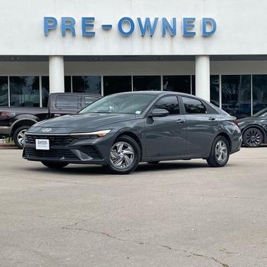 2025 Hyundai ELANTRA SE