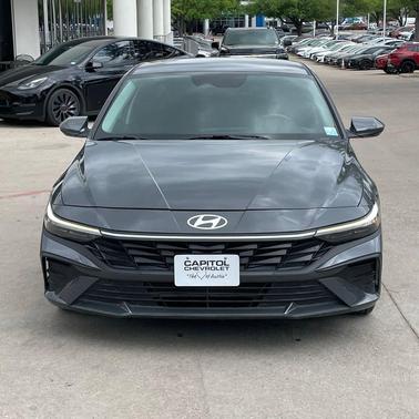 2025 Hyundai ELANTRA SE