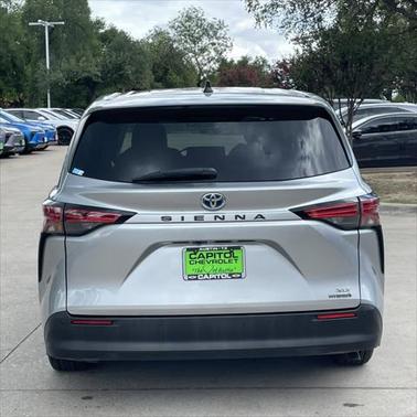 2021 Toyota Sienna XLE