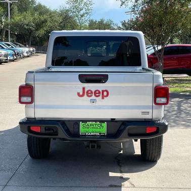 Silver Zynith Clearcoat 2022 Jeep Gladiator Overland
