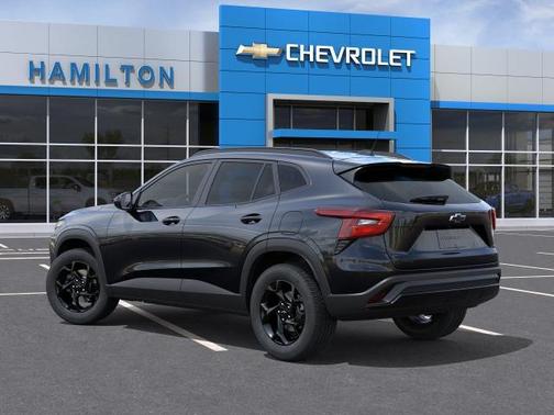 Mosaic Black Metallic 2026 Chevrolet Trax LT