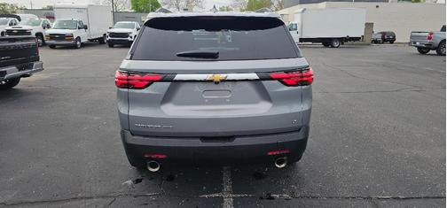 Sterling Gray Metallic 2023 Chevrolet Traverse LT Cloth