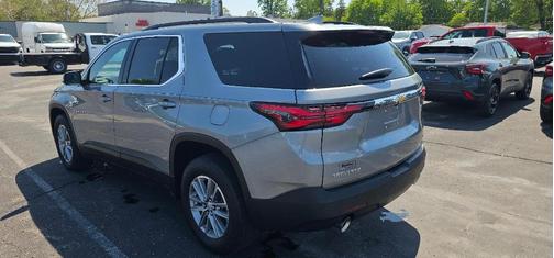 Sterling Gray Metallic 2023 Chevrolet Traverse LT Cloth