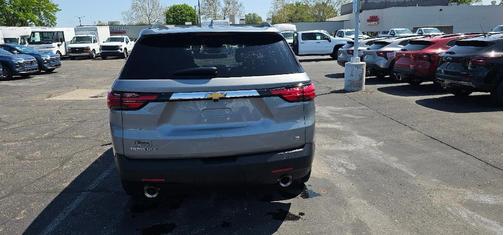 Sterling Gray Metallic 2023 Chevrolet Traverse LT Cloth