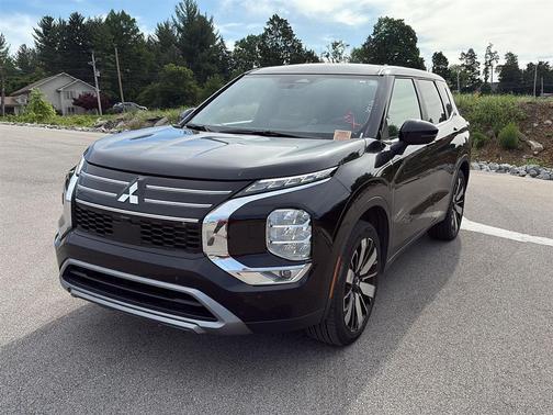 BLACK 2025 Mitsubishi Outlander SE S-AWC