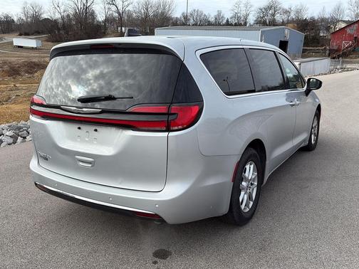 2023 Chrysler Pacifica Touring
