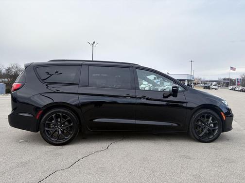 2025 Chrysler Pacifica Limited