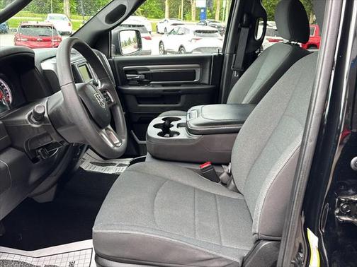 2024 RAM 1500 Classic Warlock Crew Cab 4x4 5'7' Box