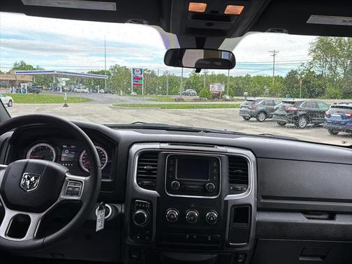 2024 RAM 1500 Classic Warlock Crew Cab 4x4 5'7' Box