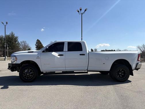 2021 RAM 3500 Tradesman Crew Cab 4x4 8' Box