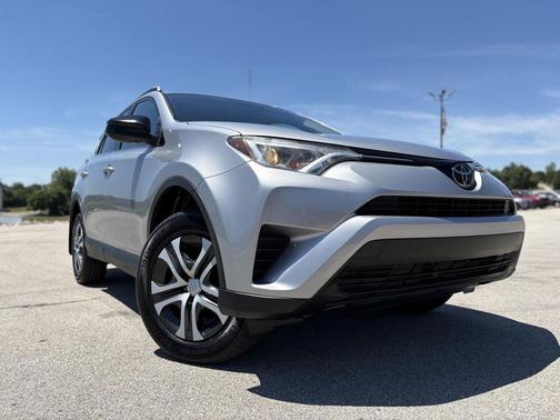 Silver Sky Metallic 2018 Toyota RAV4 LE