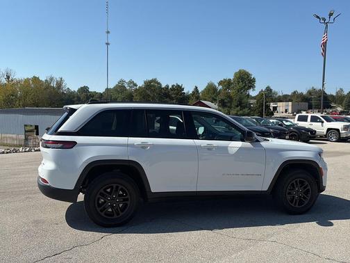 2024 Jeep Grand Cherokee Laredo