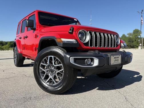 Firecracker Red Clearcoat 2025 Jeep Wrangler 4-Door Sahara 4x4