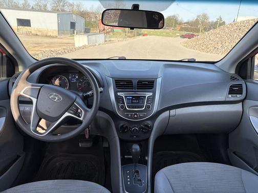2017 Hyundai Accent SE