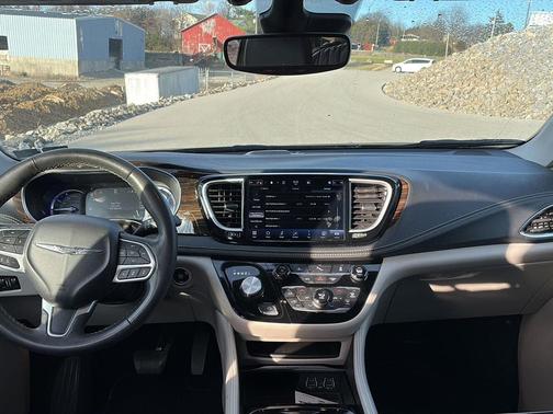 2023 Chrysler Pacifica Hybrid Limited