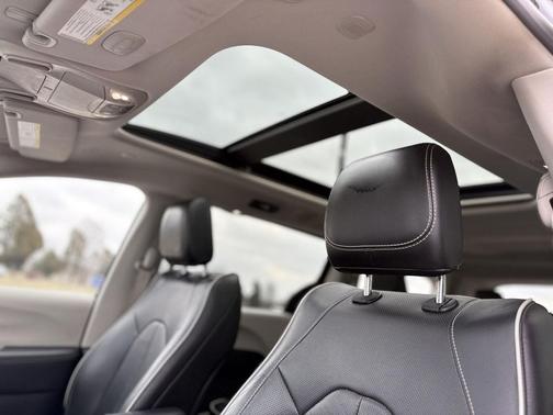 2023 Chrysler Pacifica Hybrid Limited