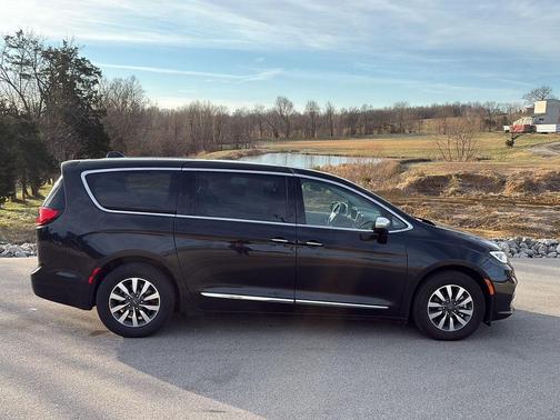 2023 Chrysler Pacifica Hybrid Limited