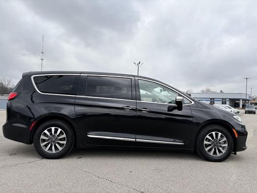 2023 Chrysler Pacifica Hybrid Limited