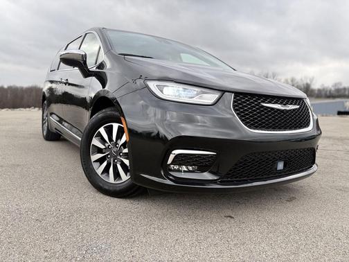 2023 Chrysler Pacifica Hybrid Limited