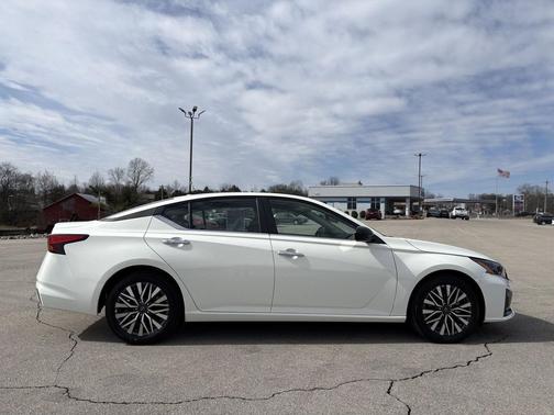 2025 Nissan Altima SV FWD