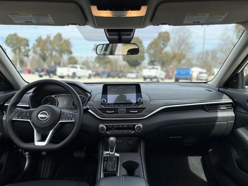 2025 Nissan Altima SV FWD