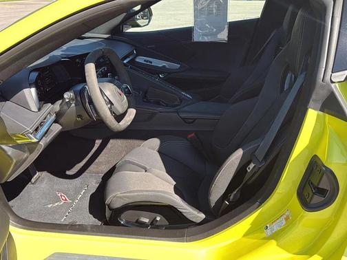 Accelerate Yellow Metallic 2023 Chevrolet Corvette Stingray w/1LT