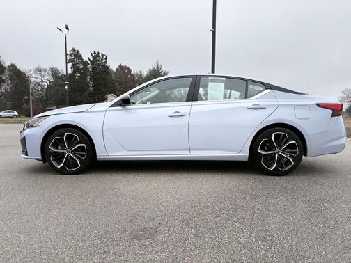 2023 Nissan Altima SR FWD