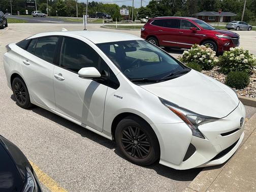 Blizzard Pearl 2016 Toyota Prius Two Eco