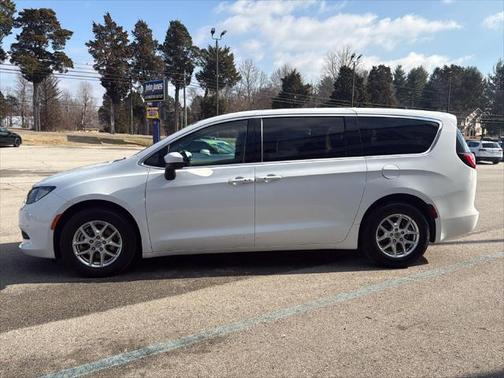 2022 Chrysler Voyager LX