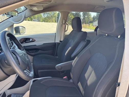 2021 Chrysler Voyager L