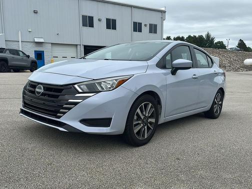 Gray Sky Pearl 2023 Nissan Versa 1.6 SV