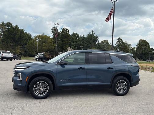 2025 Chevrolet Traverse LT