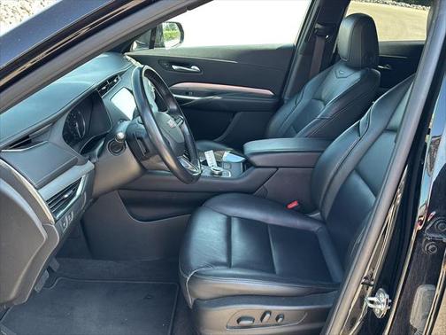 2022 Cadillac XT4 Premium Luxury