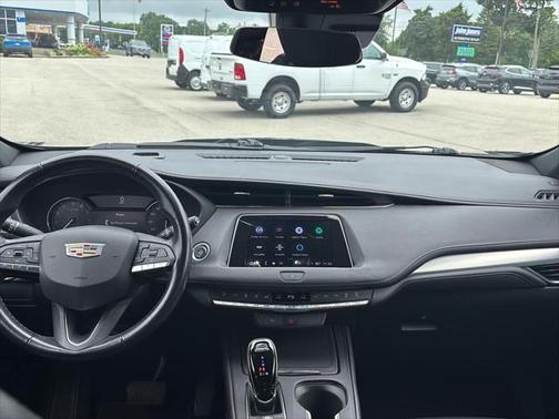 2022 Cadillac XT4 Premium Luxury