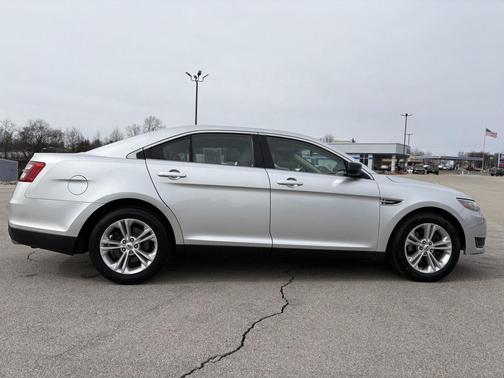 2016 Ford Taurus SE