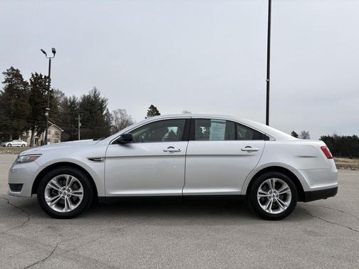 2016 Ford Taurus SE