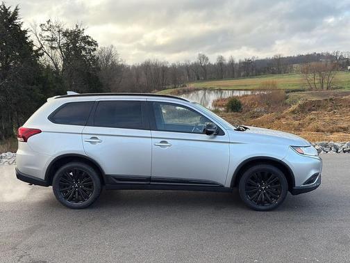 2020 Mitsubishi Outlander SE