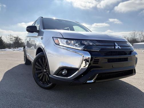 2020 Mitsubishi Outlander SE